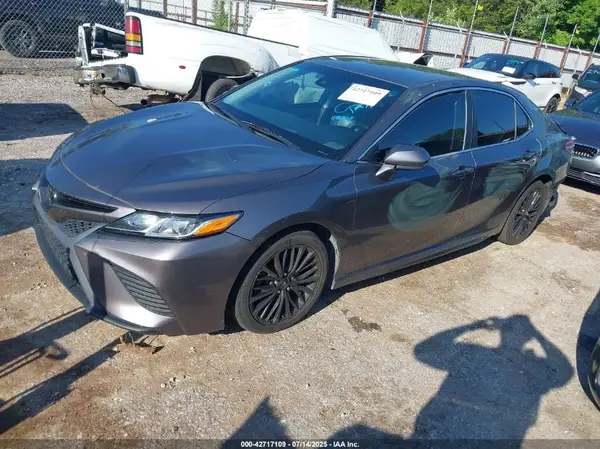 4T1B11HK1JU048226 2018 TOYOTA CAMRY - Image 2