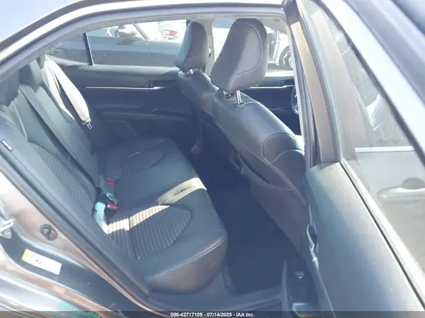 4T1B11HK1JU048226 2018 TOYOTA CAMRY - Image 8