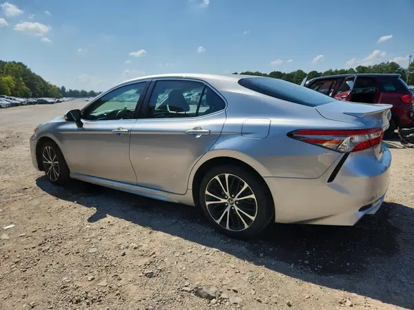 4T1B11HK1JU048923 2018 TOYOTA CAMRY - Image 2