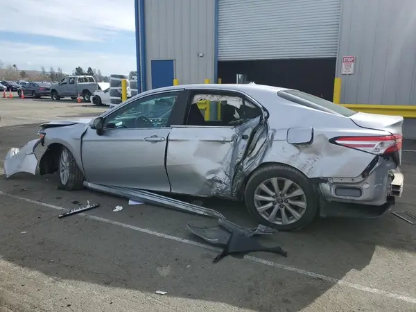 4T1B11HK1JU049182 2018 TOYOTA CAMRY - Image 2