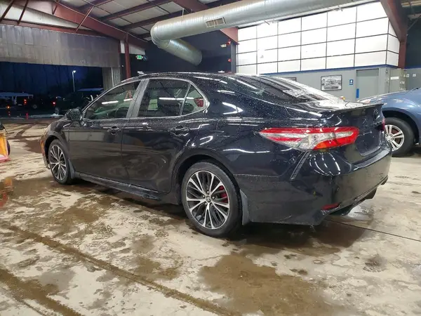 4T1B11HK1JU050736 2018 TOYOTA CAMRY - Image 2