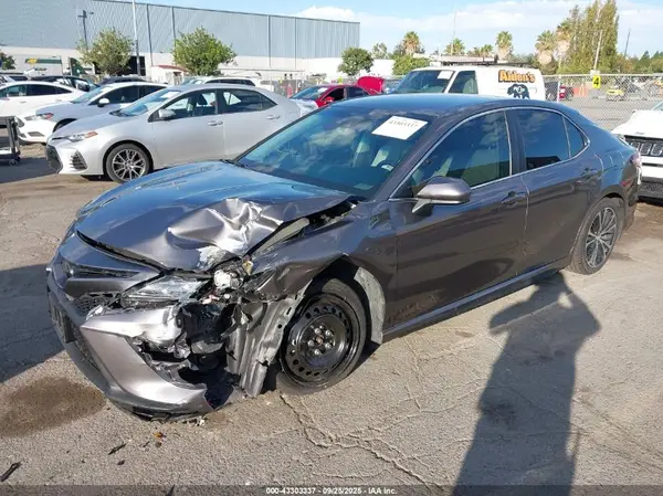 4T1B11HK1JU051272 2018 TOYOTA CAMRY - Image 2