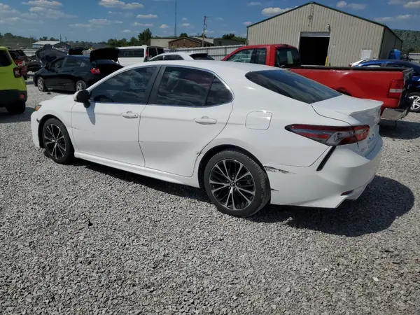 4T1B11HK1JU052003 2018 TOYOTA CAMRY - Image 2
