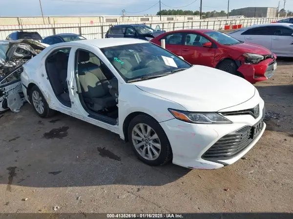 4T1B11HK1JU053720 2018 TOYOTA CAMRY - Image 1