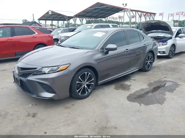 4T1B11HK1JU053815 2018 TOYOTA CAMRY - Image 2