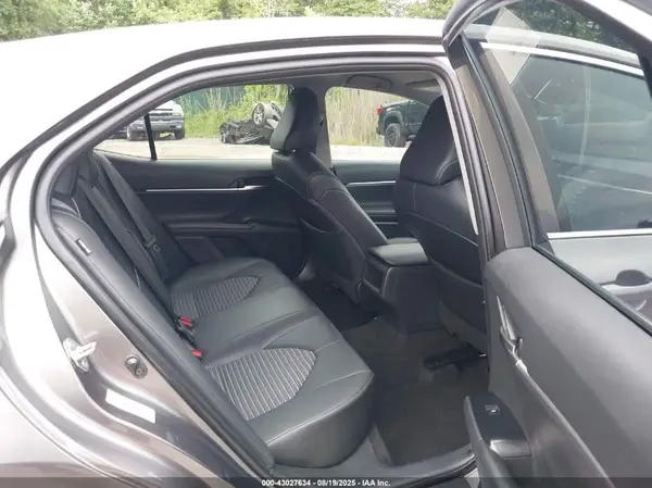 4T1B11HK1JU053815 2018 TOYOTA CAMRY - Image 8