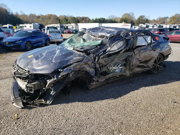 4T1B11HK1JU054446 2018 TOYOTA CAMRY - Image 1