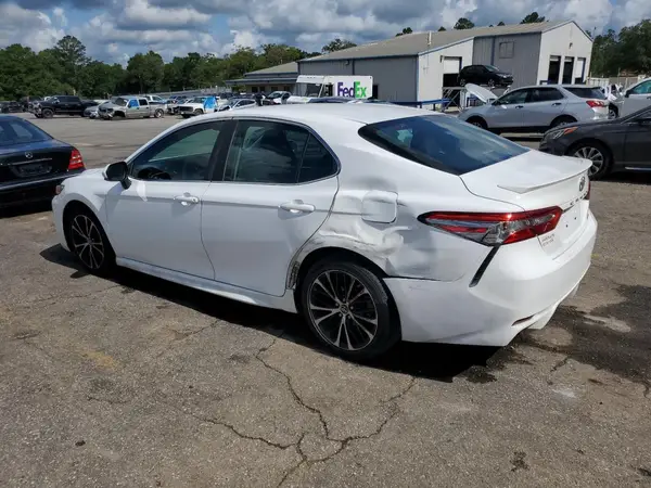 4T1B11HK1JU054625 2018 TOYOTA CAMRY - Image 2