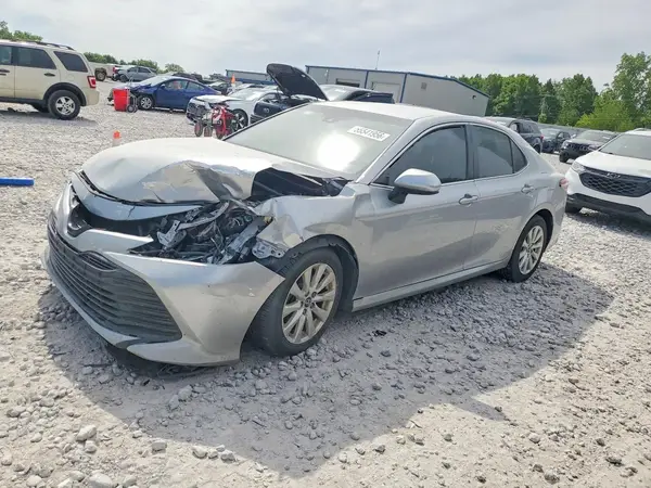4T1B11HK1JU055757 2018 TOYOTA CAMRY - Image 1