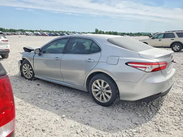 4T1B11HK1JU055757 2018 TOYOTA CAMRY - Image 2