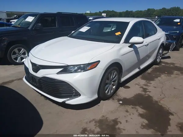 4T1B11HK1JU055774 2018 TOYOTA CAMRY - Image 2