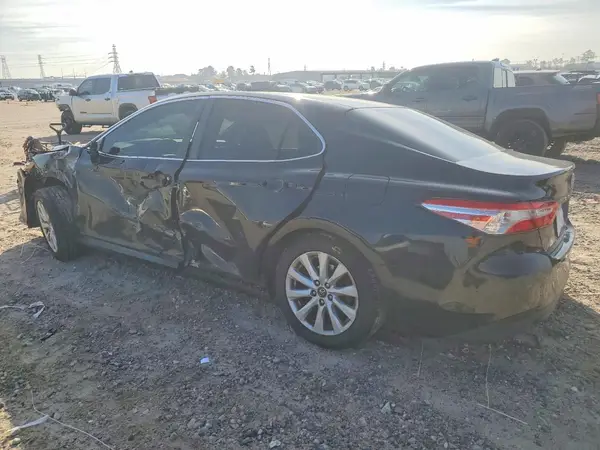 4T1B11HK1JU056357 2018 TOYOTA CAMRY - Image 2