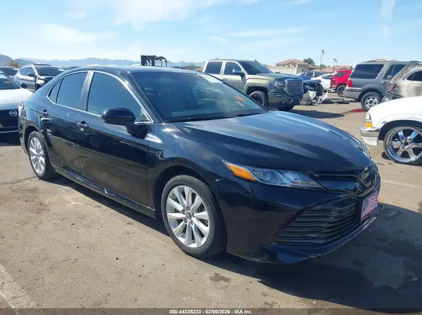 4T1B11HK1JU056360 2018 TOYOTA CAMRY - Image 1