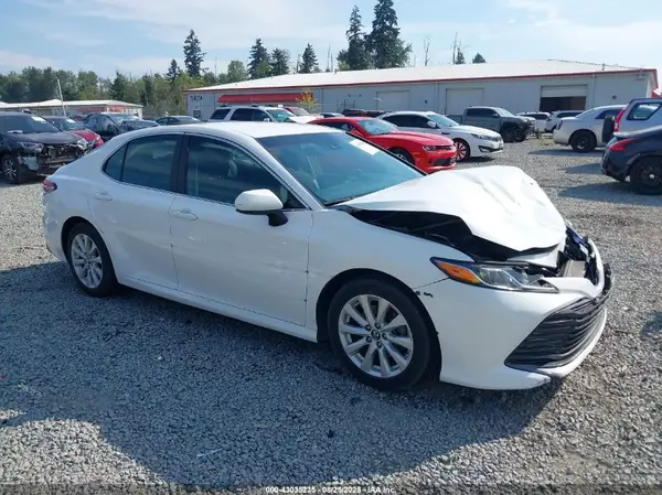 4T1B11HK1JU057170 2018 TOYOTA CAMRY - Image 1