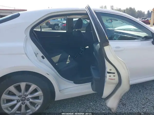 4T1B11HK1JU057170 2018 TOYOTA CAMRY - Image 8