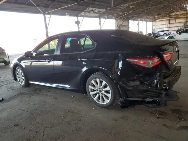4T1B11HK1JU059498 2018 TOYOTA CAMRY - Image 2