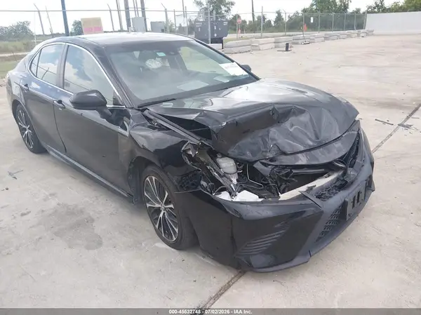4T1B11HK1JU060053 2018 TOYOTA CAMRY - Image 1