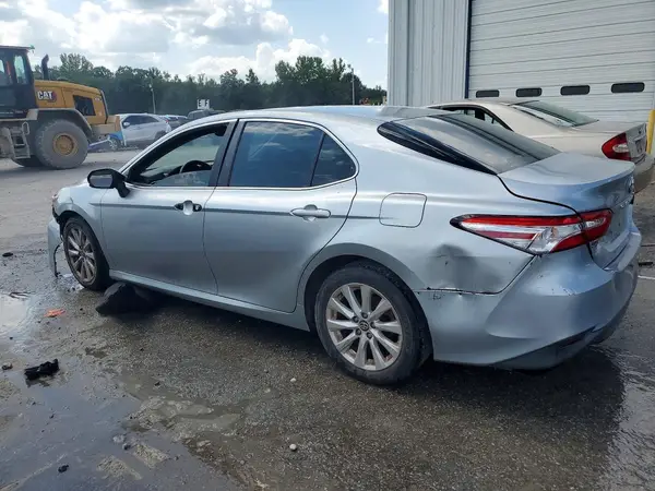 4T1B11HK1JU061140 2018 TOYOTA CAMRY - Image 2