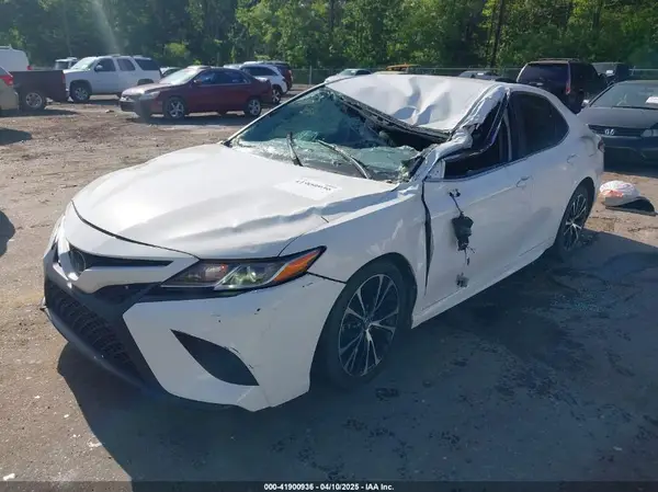 4T1B11HK1JU061218 2018 TOYOTA CAMRY - Image 2