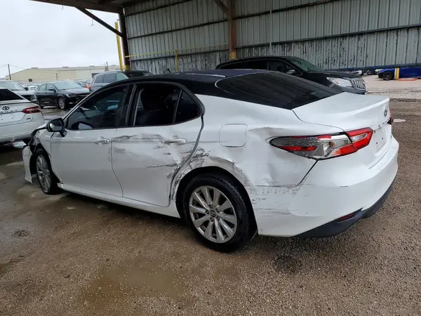 4T1B11HK1JU061459 2018 TOYOTA CAMRY - Image 2