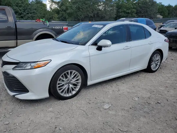 4T1B11HK1JU061932 2018 TOYOTA CAMRY - Image 1