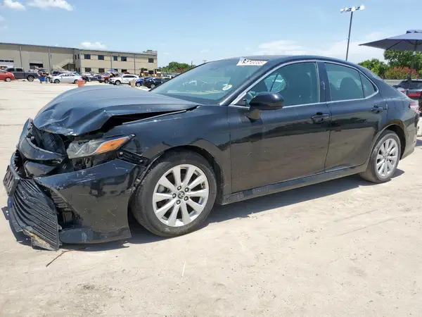 4T1B11HK1JU062093 2018 TOYOTA CAMRY - Image 1