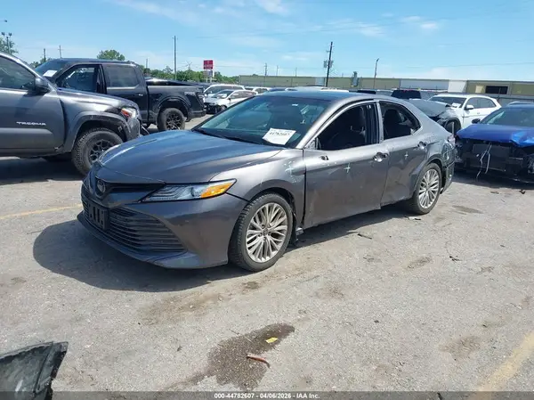 4T1B11HK1JU062238 2018 TOYOTA CAMRY - Image 2