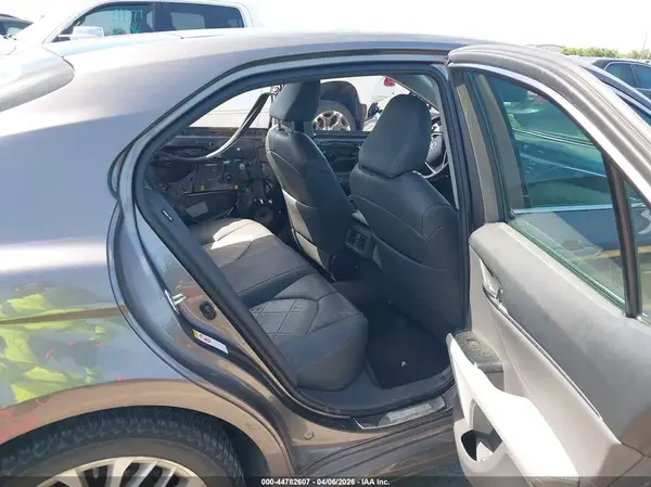 4T1B11HK1JU062238 2018 TOYOTA CAMRY - Image 8