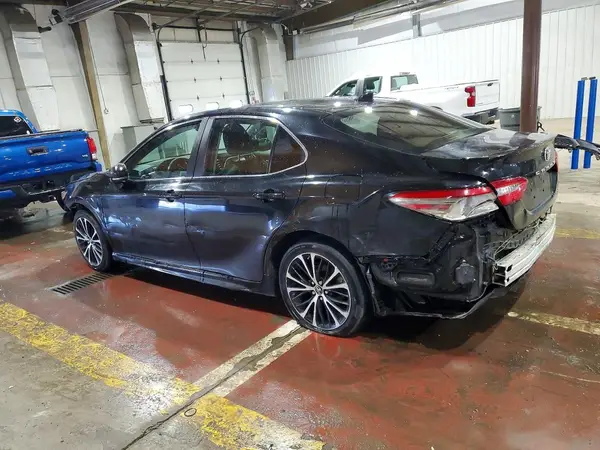 4T1B11HK1JU062983 2018 TOYOTA CAMRY - Image 2