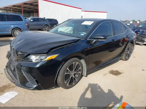 4T1B11HK1JU063051 2018 TOYOTA CAMRY - Image 2