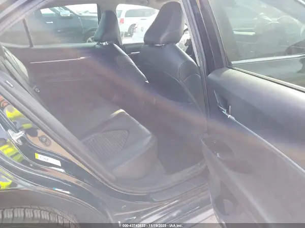 4T1B11HK1JU063051 2018 TOYOTA CAMRY - Image 8