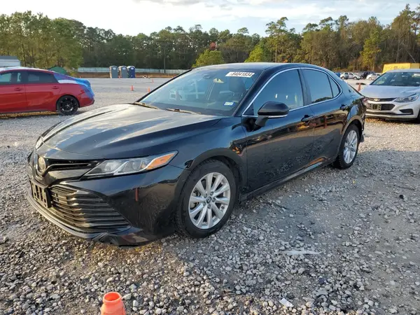 4T1B11HK1JU063101 2018 TOYOTA CAMRY - Image 1