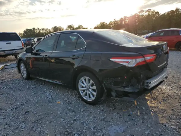 4T1B11HK1JU063101 2018 TOYOTA CAMRY - Image 2