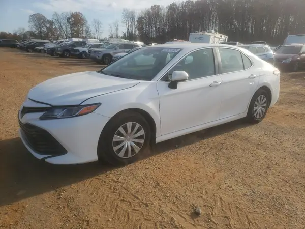 4T1B11HK1JU065060 2018 TOYOTA CAMRY - Image 1