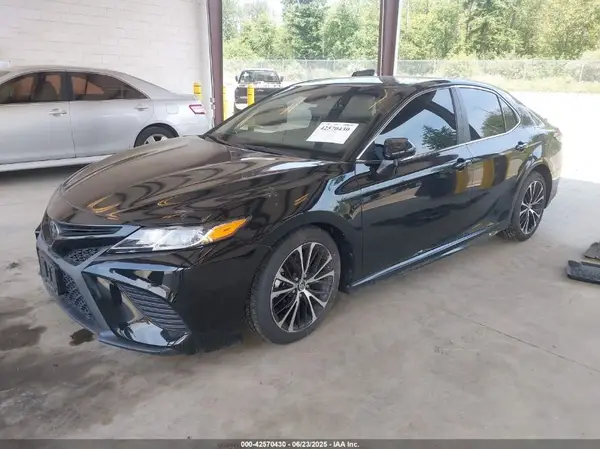4T1B11HK1JU065169 2018 TOYOTA CAMRY - Image 2