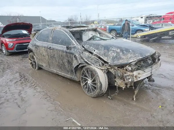 4T1B11HK1JU066497 2018 TOYOTA CAMRY - Image 1