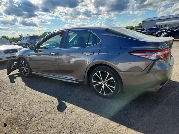 4T1B11HK1JU066984 2018 TOYOTA CAMRY - Image 2