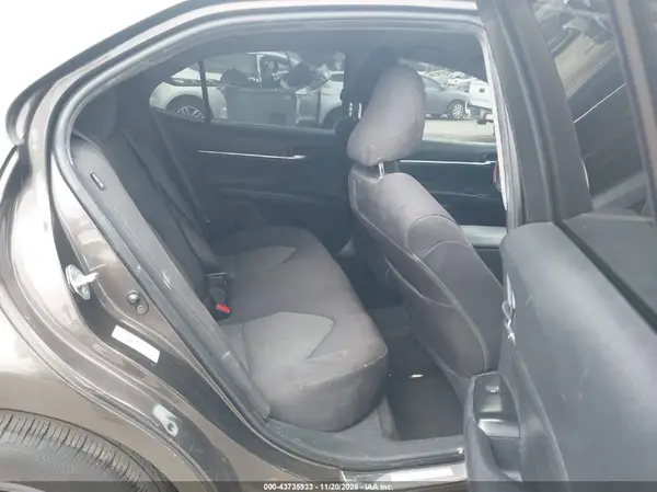 4T1B11HK1JU067195 2018 TOYOTA CAMRY - Image 8