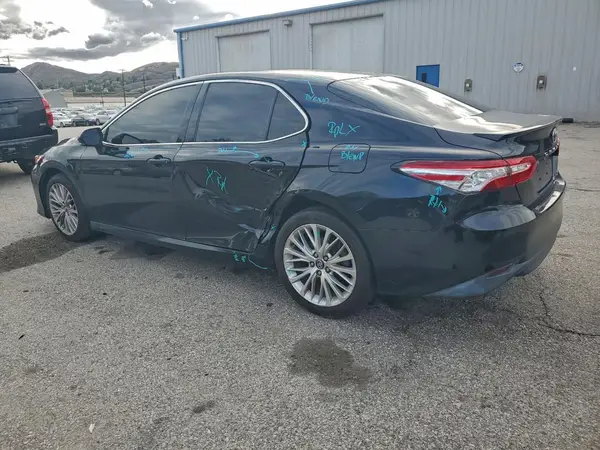 4T1B11HK1JU067469 2018 TOYOTA CAMRY - Image 2
