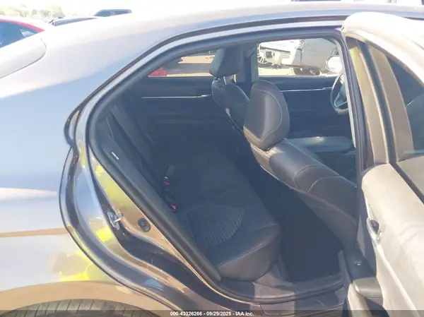 4T1B11HK1JU068251 2018 TOYOTA CAMRY - Image 8