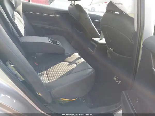 4T1B11HK1JU068296 2018 TOYOTA CAMRY - Image 8