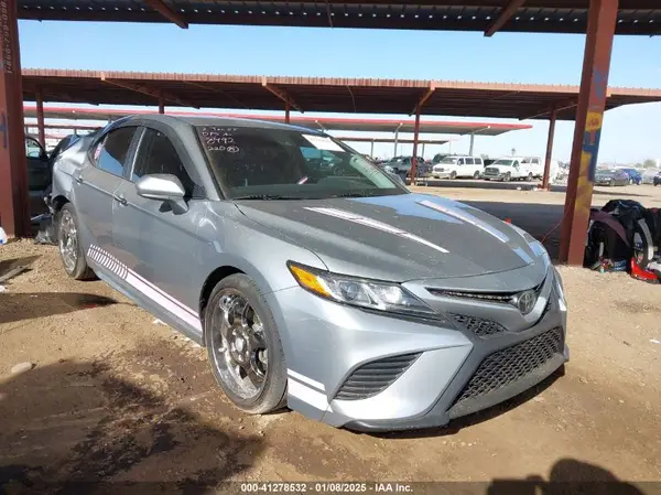 4T1B11HK1JU068492 2018 TOYOTA CAMRY - Image 1