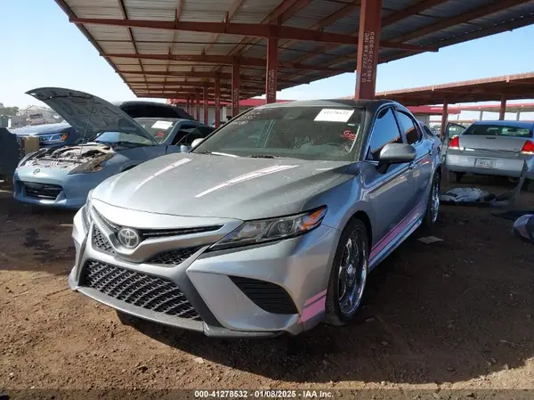 4T1B11HK1JU068492 2018 TOYOTA CAMRY - Image 2