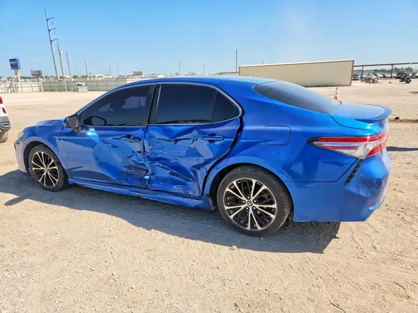 4T1B11HK1JU068783 2018 TOYOTA CAMRY - Image 2