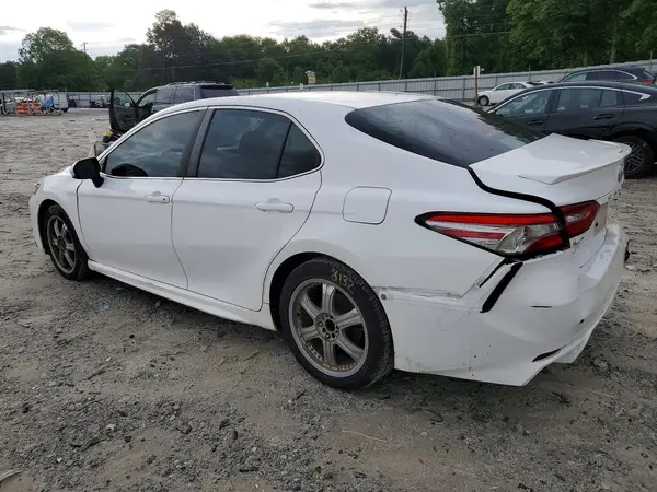 4T1B11HK1JU069139 2018 TOYOTA CAMRY - Image 2