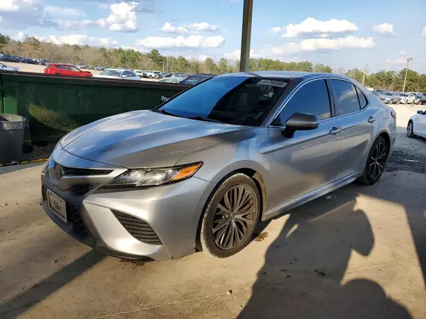 4T1B11HK1JU069612 2018 TOYOTA CAMRY - Image 1