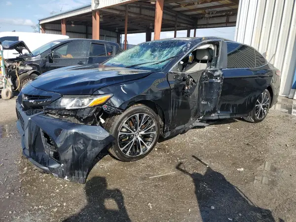 4T1B11HK1JU070145 2018 TOYOTA CAMRY - Image 1