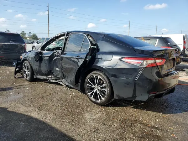 4T1B11HK1JU070145 2018 TOYOTA CAMRY - Image 2
