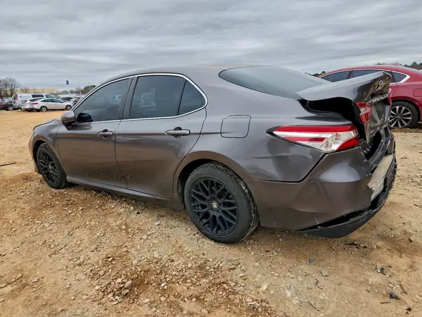 4T1B11HK1JU073465 2018 TOYOTA CAMRY - Image 2