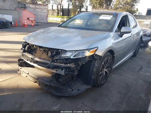 4T1B11HK1JU073806 2018 TOYOTA CAMRY - Image 2